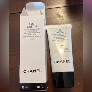{Chanel} CC Cream 20 beige